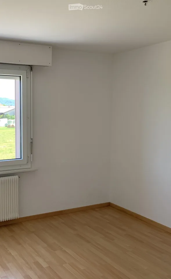 Appartement calme de 2,5 pièces avec balcon et garage à Münchenbuchsee