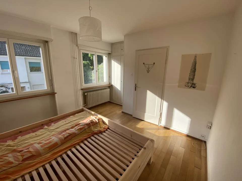 Bright shared apartment room with living room and garden in Basel