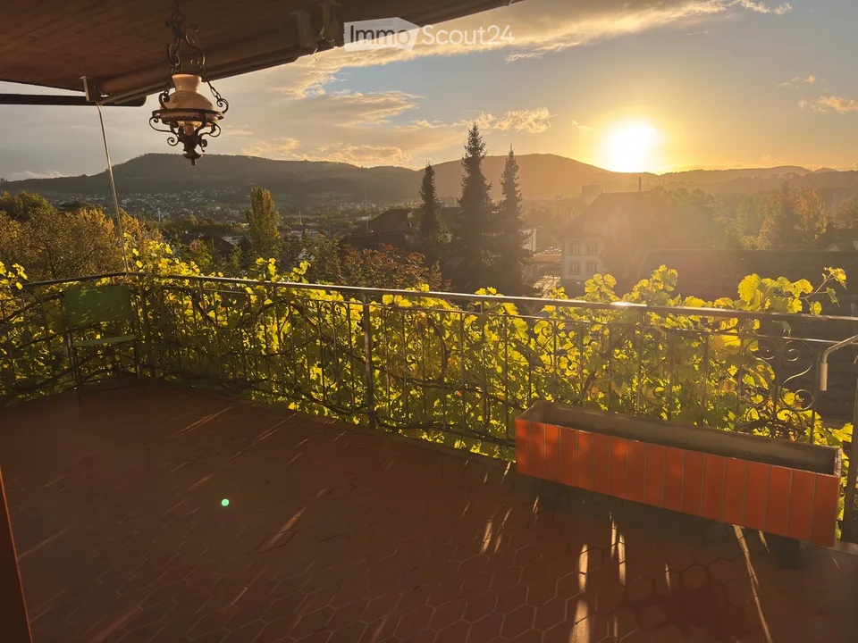Family home with with unobstructed views  10 min to Basel