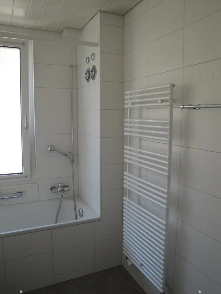 Bright 4.5-room apartment near train station / city center