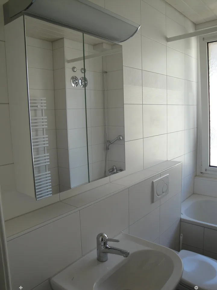 Bright 4.5-room apartment near train station / city center