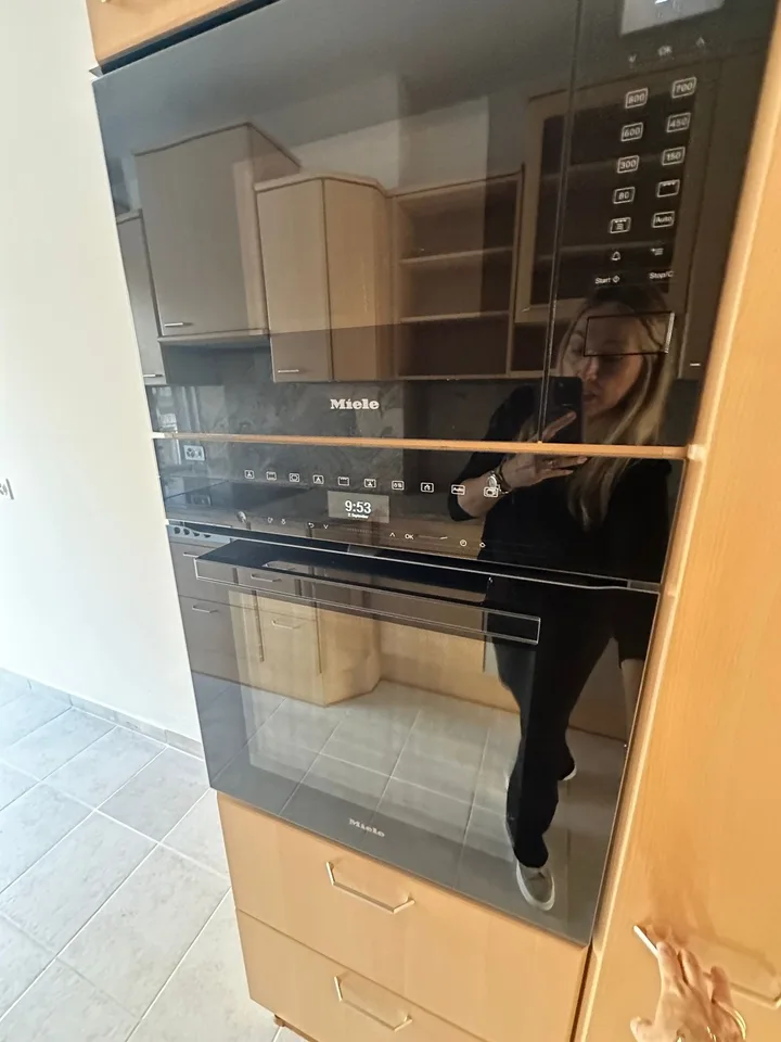 Camera luminosa arredata per studente ETH/ UZH | Zürich HB 10 min | Disponibile immediatamente