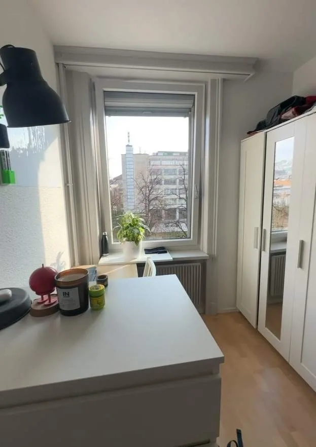Camera luminosa arredata per studente ETH/ UZH | Zürich HB 10 min | Disponibile immediatamente