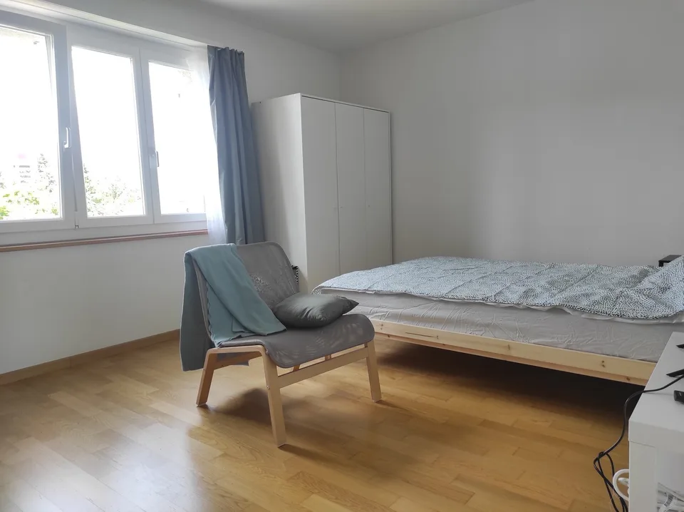 Charmantes Zimmer in einer Wohngemeinschaft.