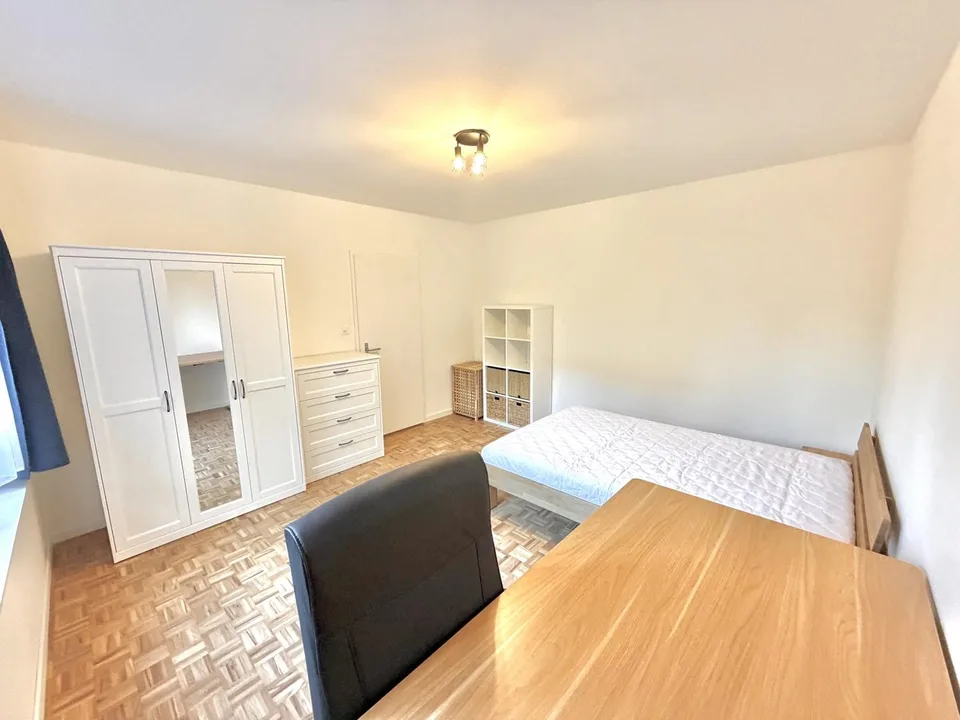 Grosses, schönes Zimmer an top Lage im Kreis 2 :)