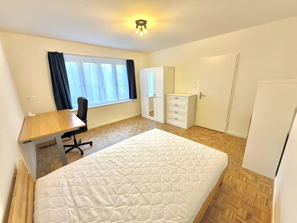 Grosses, schönes Zimmer an top Lage im Kreis 2 :)