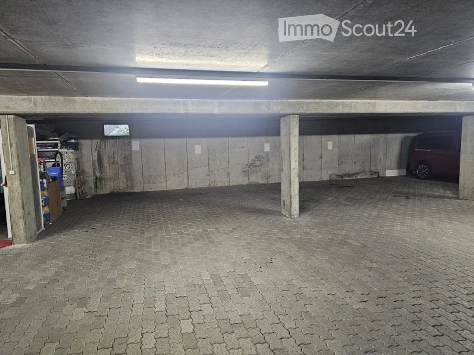Place de parc souterraine à louer – Rue de la Courtine 5, Moutier