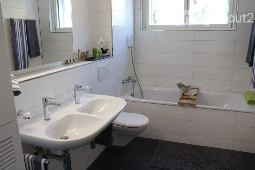 Premier location d'un appartement solaire - spacieux, lumineux et avec des frais accessoires modérés