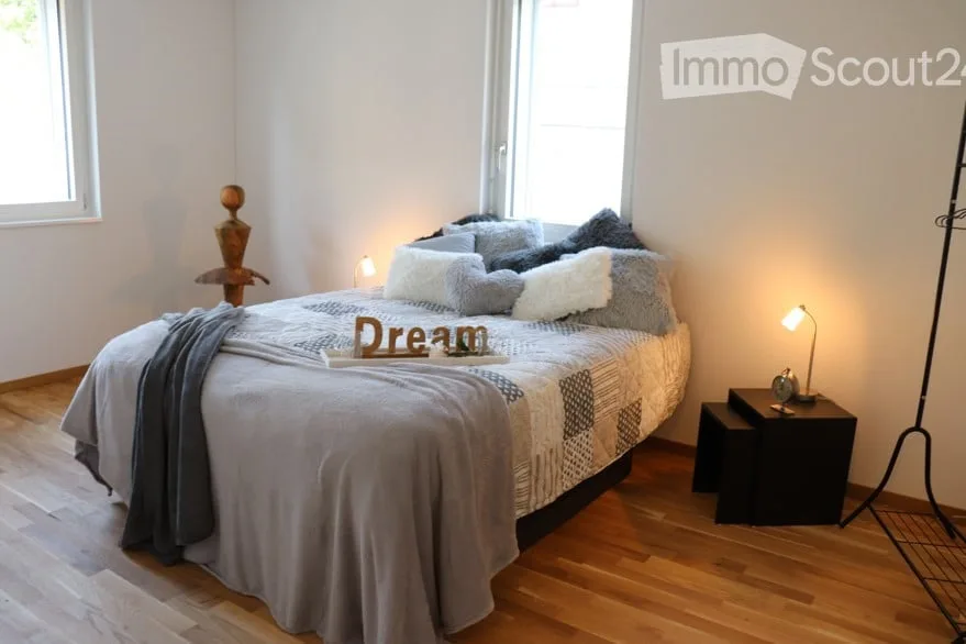 Premier location d'un appartement solaire - spacieux, lumineux et avec des frais accessoires modérés