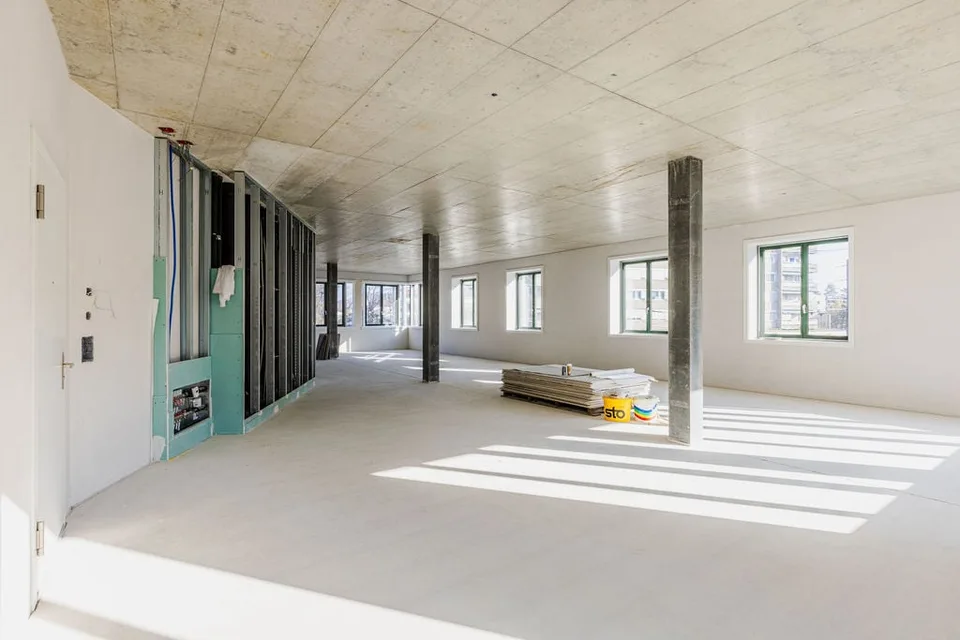 Unique commercial space in new building