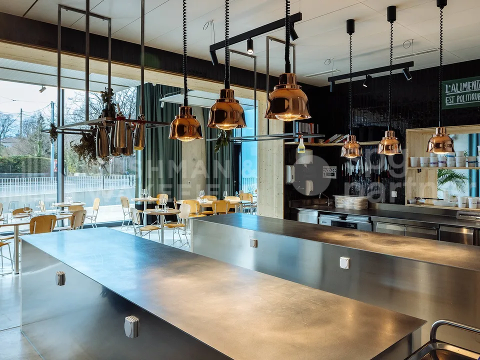 Ristorante di 336 m² con due terrazze e deposito a Charmilles, Ginevra