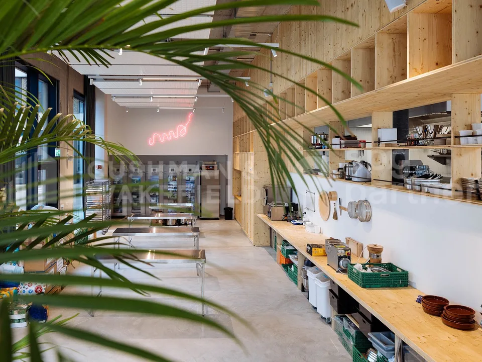 Restaurant de 336 m² avec deux terrasses et dépôt à Charmilles, Genève – photo 9 sur 13