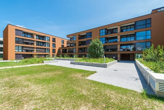 Grosszügige 2,5 Zimmer Wohnung mit Loggia