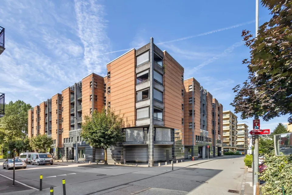 2.5 locali in zona strategica