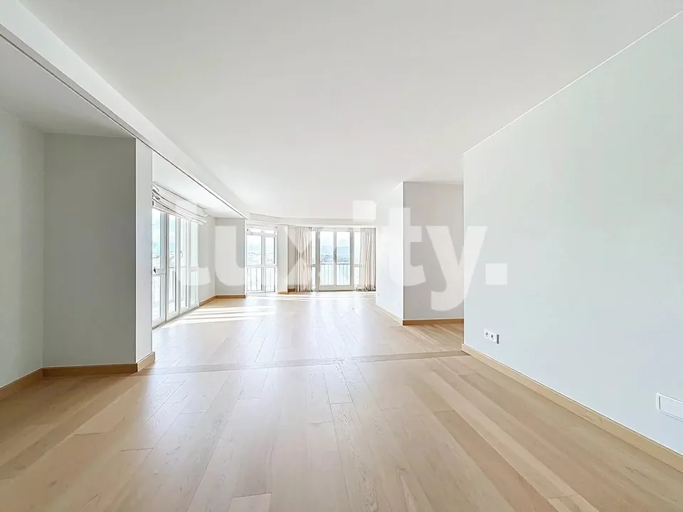 Appartamento moderno con vista lago