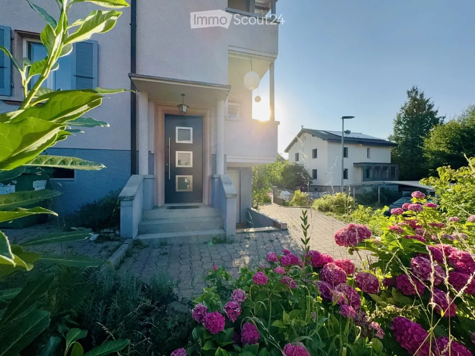 Bordée par le  Guintzet maison comprenant deux appartements