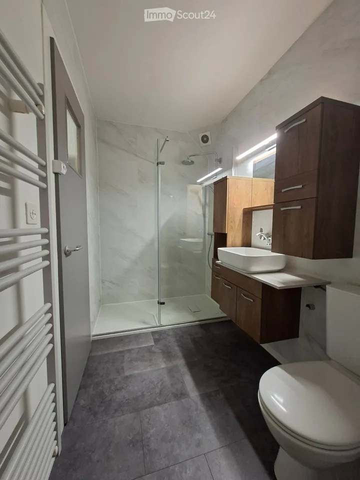 Zu vermieten sehr schönes Apartment im 1. Stock eines PPE