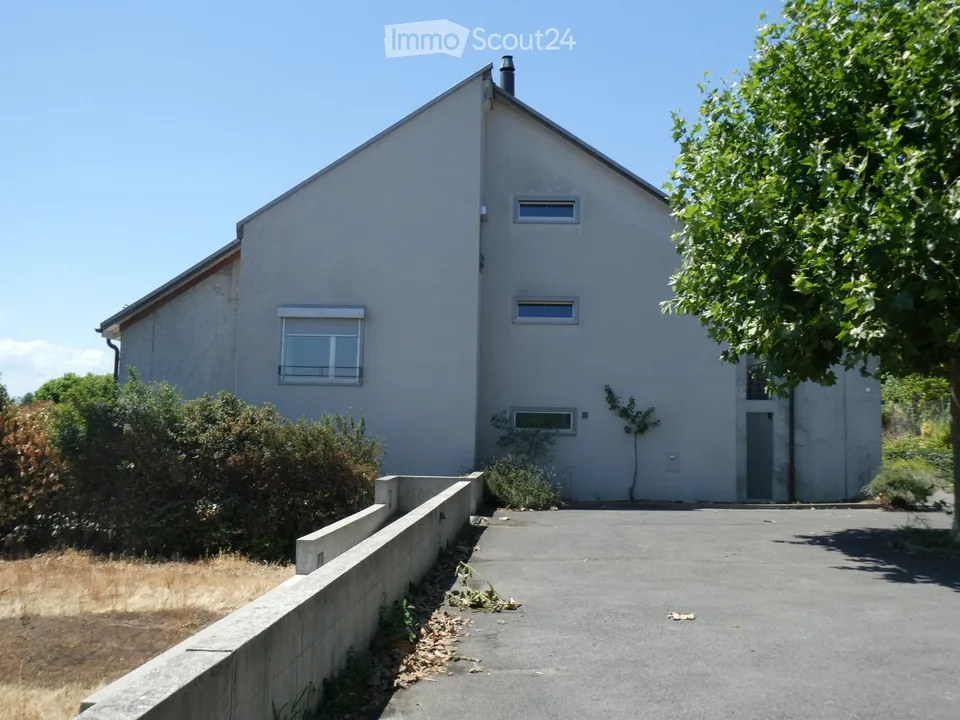 Spacieuse villa mitoyenne avec vue sur le lac