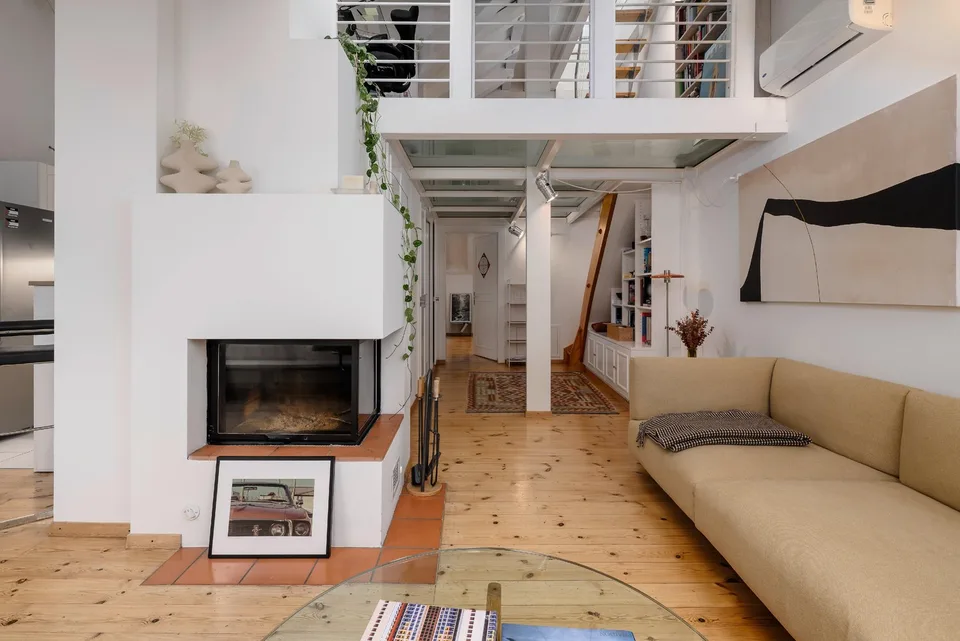 Penthouse Maisonette plus Share of Commercial Unit