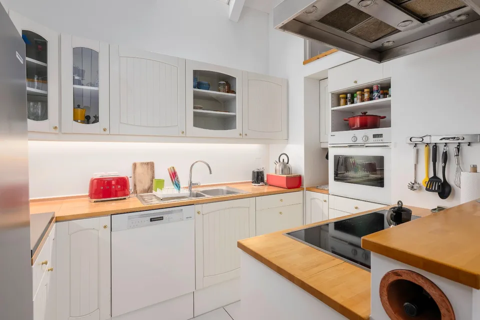 Penthouse Maisonette plus Share of Commercial Unit
