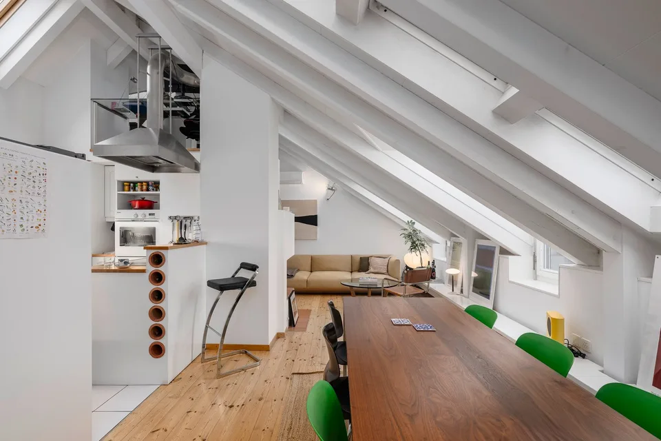 Penthouse Maisonette plus Share of Commercial Unit