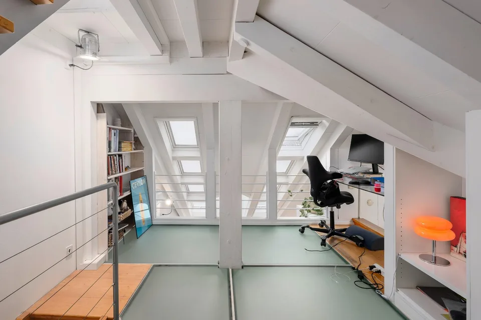 Penthouse Maisonette plus Share of Commercial Unit