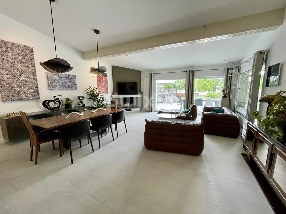 Wohnung 5.5 Zimmer mit Terrasse und Garten am Seeufer