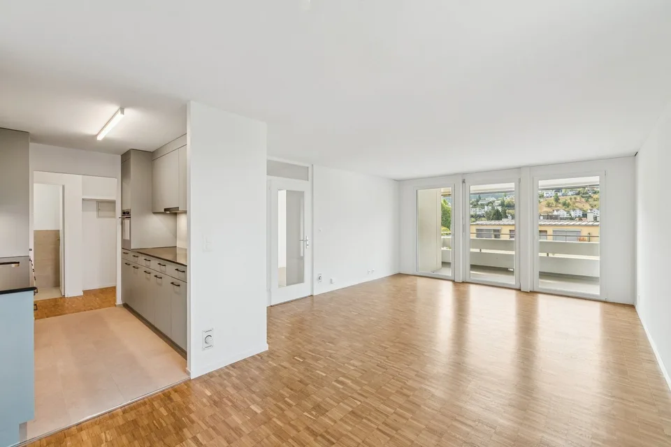 Appartement de 4,5 pièces fraîchement rénové dans un excellent emplacement à Pratteln