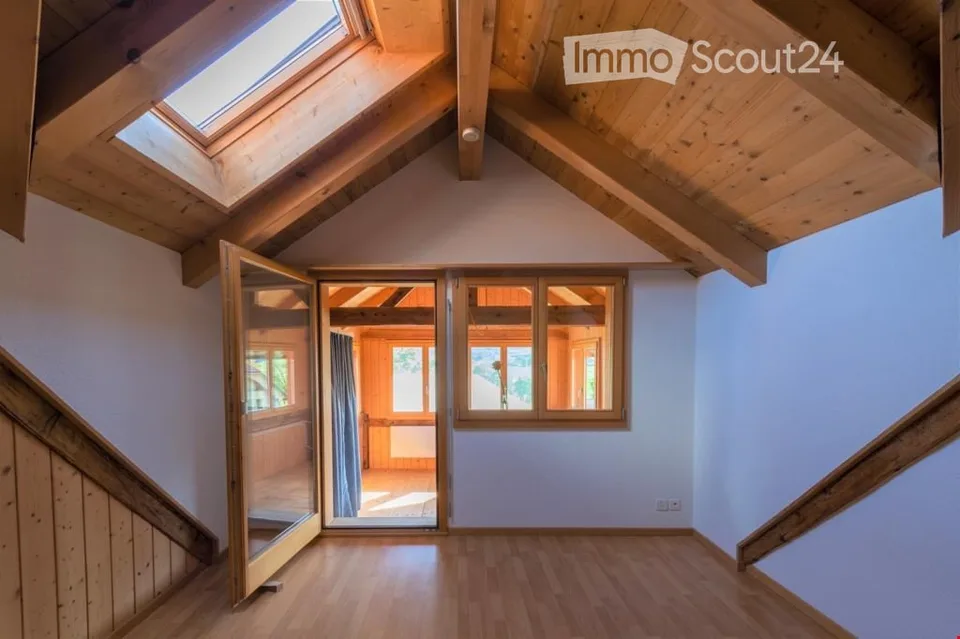 Vue sur les montagnes dans un appartement en attique sur une ferme