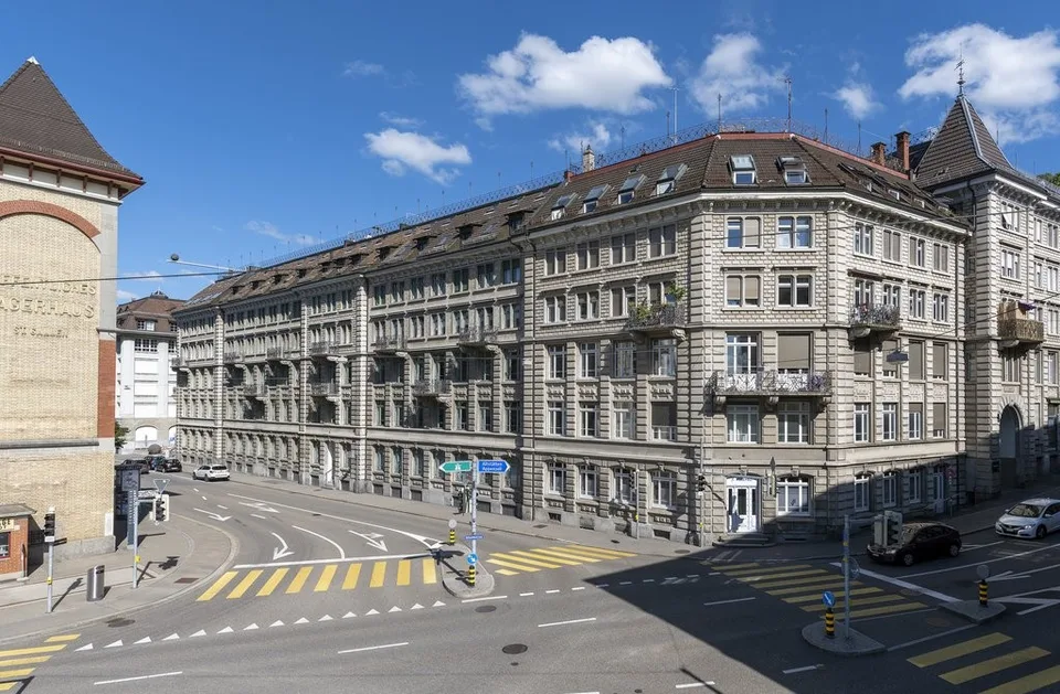 Helle 1.5 Zimmer-Altbauwohnung mit grosszügiger Aussicht