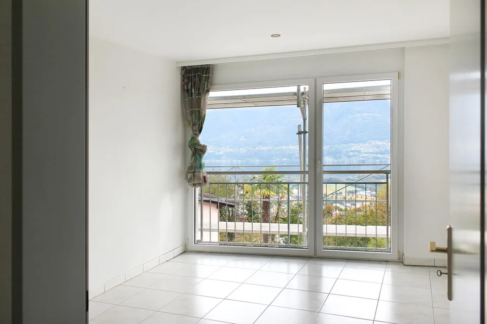 APPARTAMENTO 4.5 LOCALI CON AMPIA TERRAZZA E VISTA LAGO