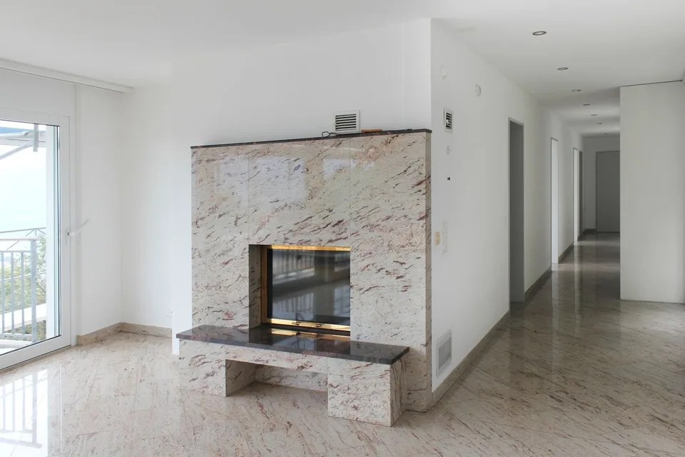 APPARTAMENTO 4.5 LOCALI CON AMPIA TERRAZZA E VISTA LAGO