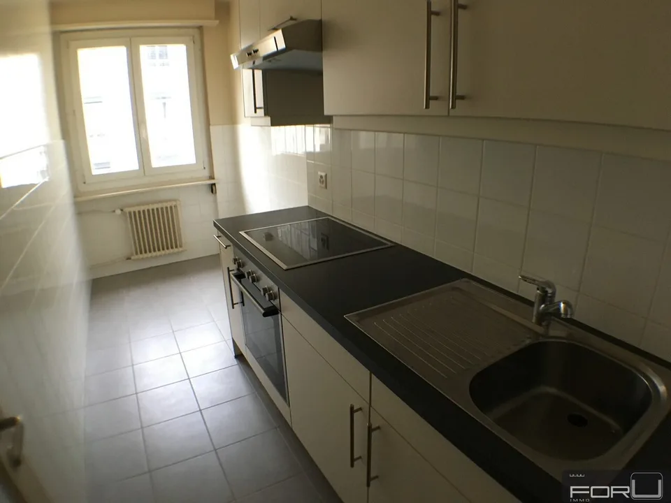 Schönes durchgehendes 3-Zimmer-Apartment in den Pâquis