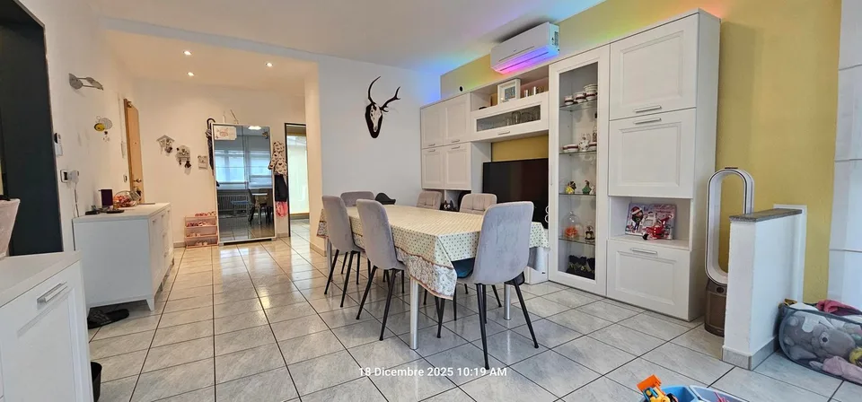 Elegante appartamento 5.5 locali con grandi spazi e zona tranquilla.