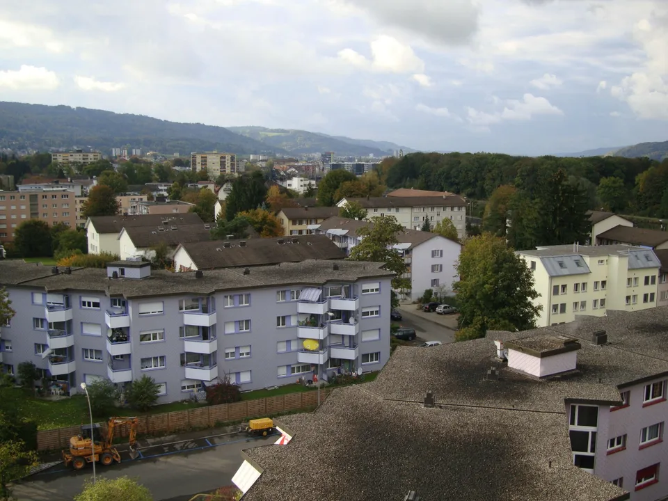 Large non-smoker WG room in Dietikon