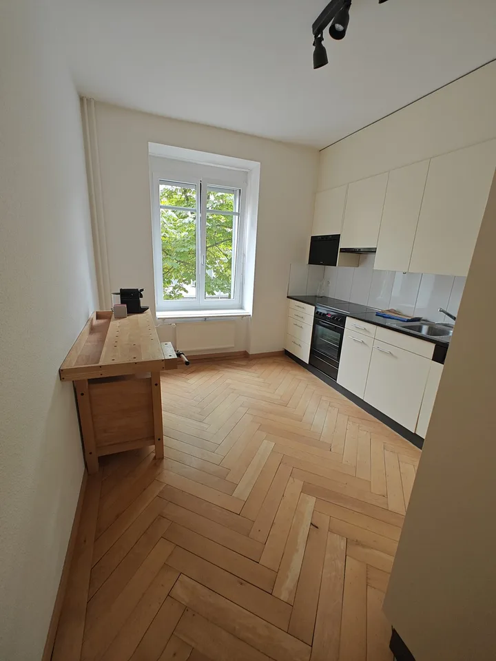 Beautiful old building apartment in a trendy neighborhood