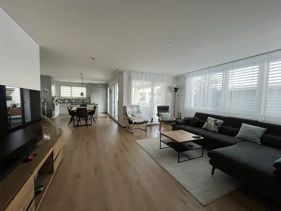 Cercasi subaffittuario per appartamento spazioso di 4,5 locali (circa 120 m²) a Fislisbach