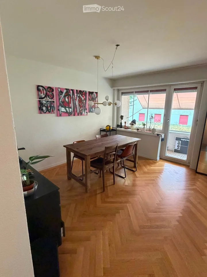 Camera accogliente in appartamento di 3,5 locali