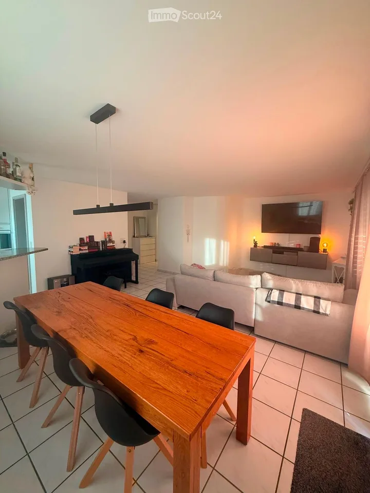 Helle 4.5-Zimmer-Wohnung mit grossem Balkon