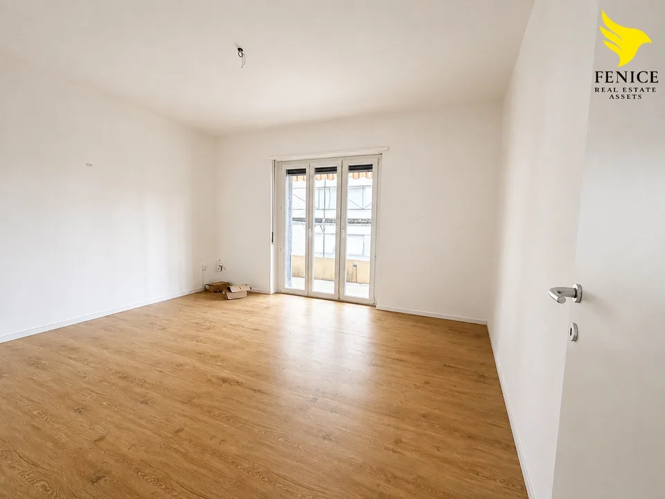 Helles 4.5-Zimmer-Apartment mit Balkon in Chiasso