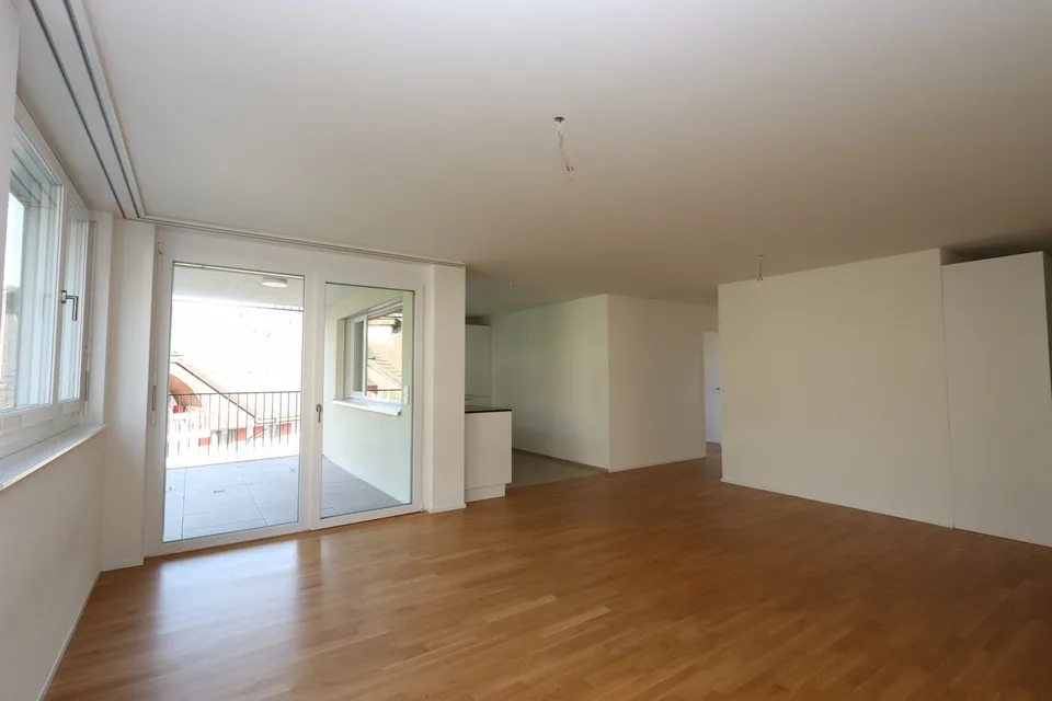 Habitation exclusive au-dessus des toits de Rothrist, appartement d'attique moderne 4,5 pièces