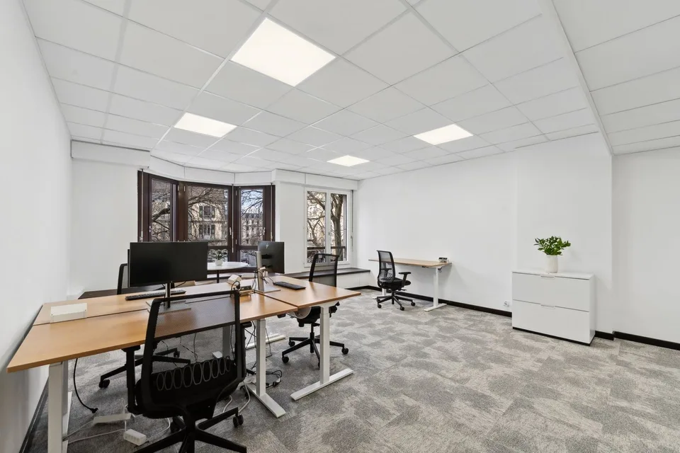 Très beau bureau moderne et équipé à Florissant