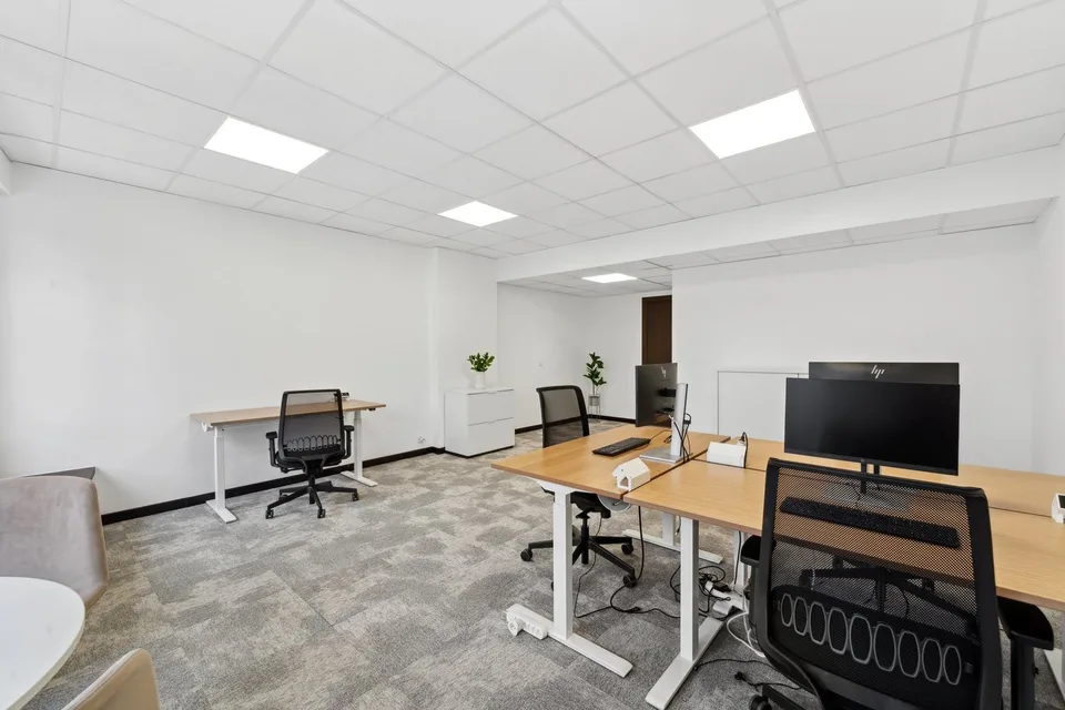 Très beau bureau moderne et équipé à Florissant