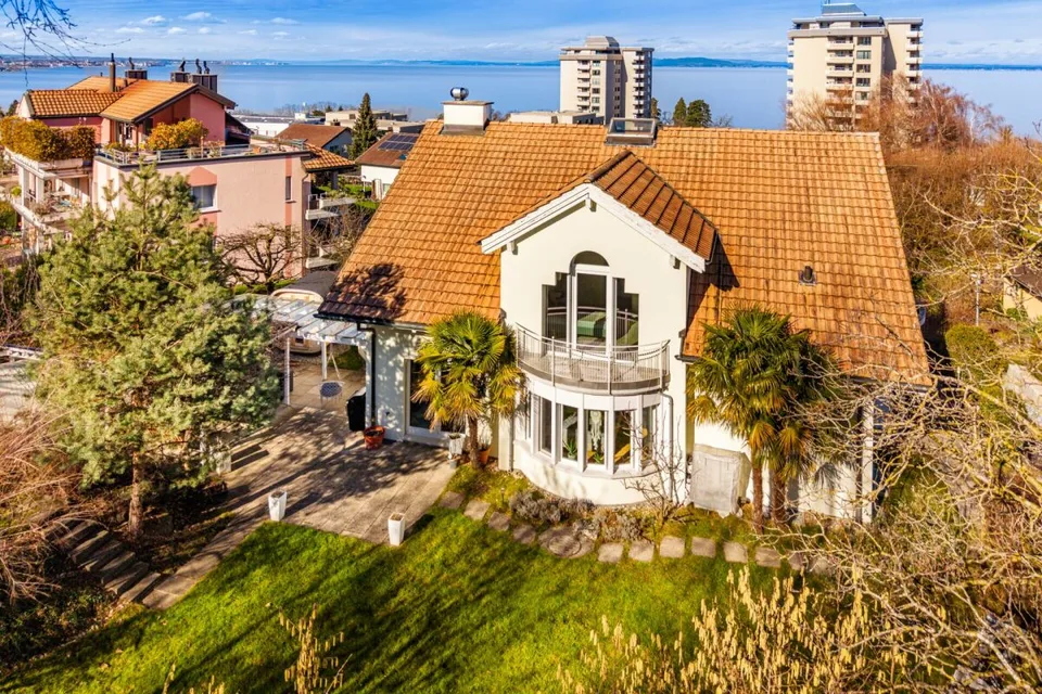 Repräsentative und einmalige Villa an Top-Wohnlage mit attraktiver Seesicht und Einliegerwohnung