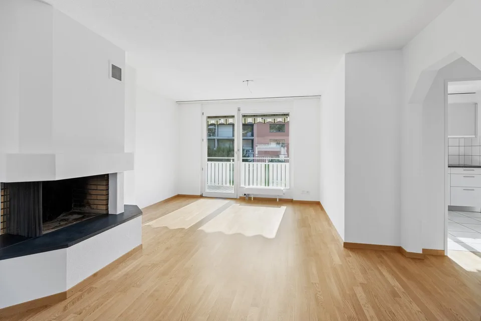 Grosszügige 3.5-Zimmer-Wohnung in Thalwil mit 2 Balkonen, Cheminée & Waschturm