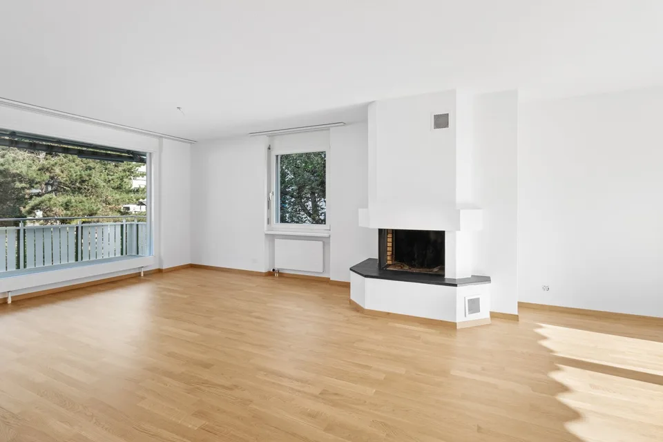 Grosszügige 3.5-Zimmer-Wohnung in Thalwil mit 2 Balkonen, Cheminée & Waschturm