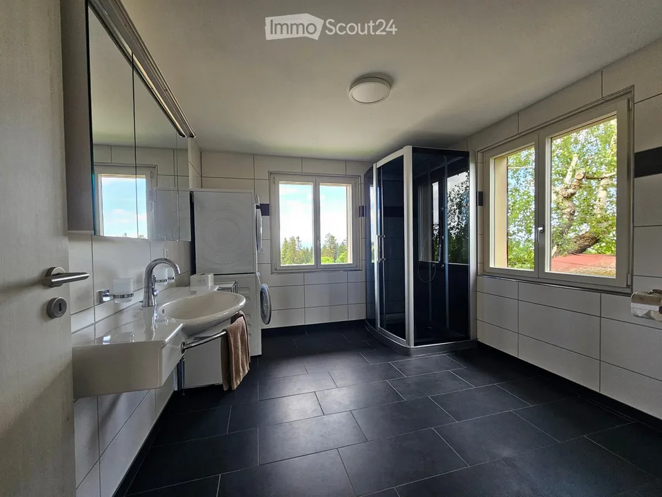 Attractive 4.5-room apartment, 100 m², fully furnished – CHF 1'860.– incl. ancillary costs