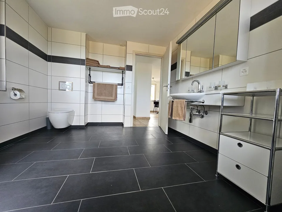 Attractive 4.5-room apartment, 100 m², fully furnished – CHF 1'860.– incl. ancillary costs