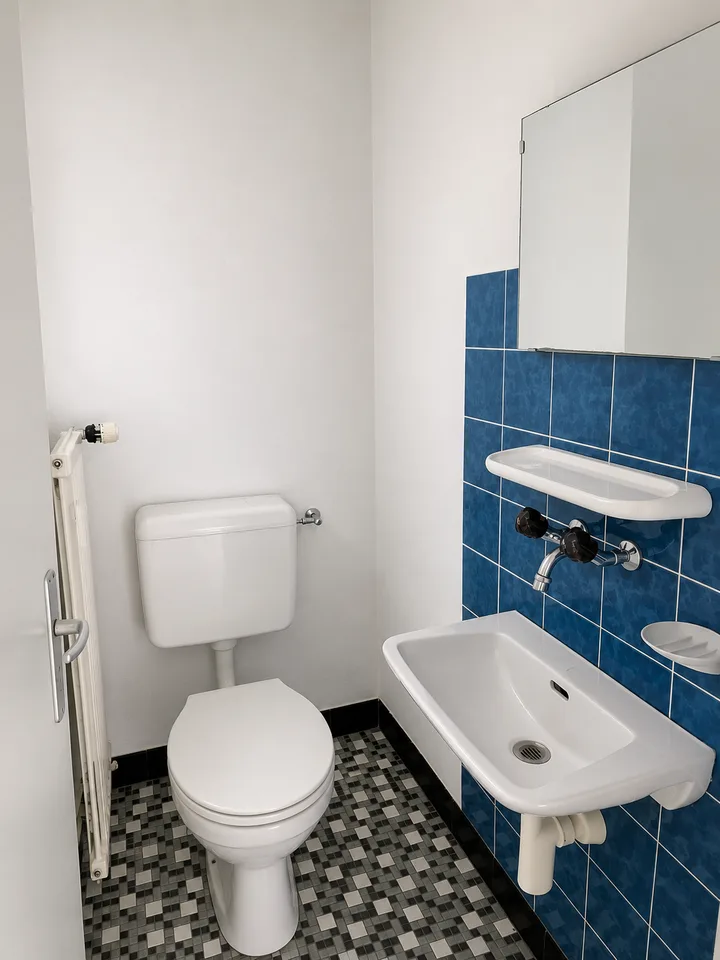 Appartamento soleggiato di 4,5 locali con balcone a Heitenried
