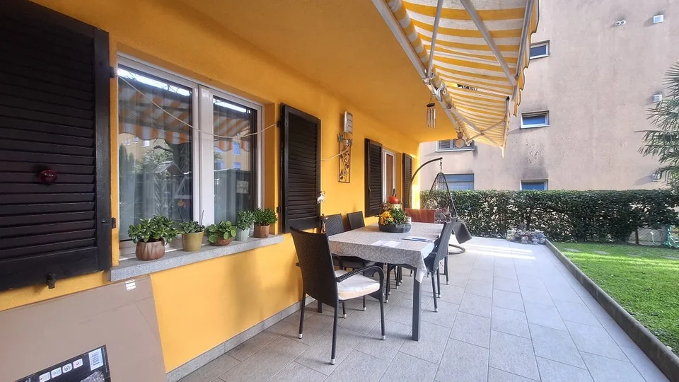 Soleggiata, Spaziosa, Casa Indipendente  con due Appartamenti, loc 3,5, Terrazza, giardino
